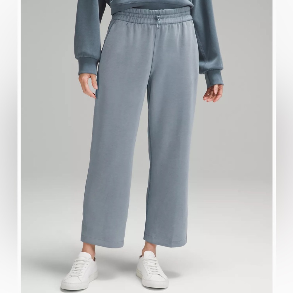 Lululemon Softstreme High-rise Straight-leg Cropped Pant